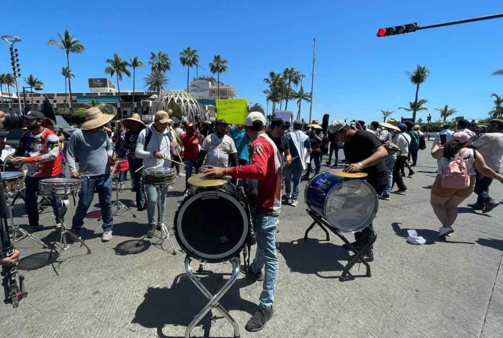 Bandas tramitarán permiso para poder tocar en playas de Mazatlán